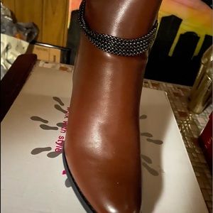 Ankle bootie